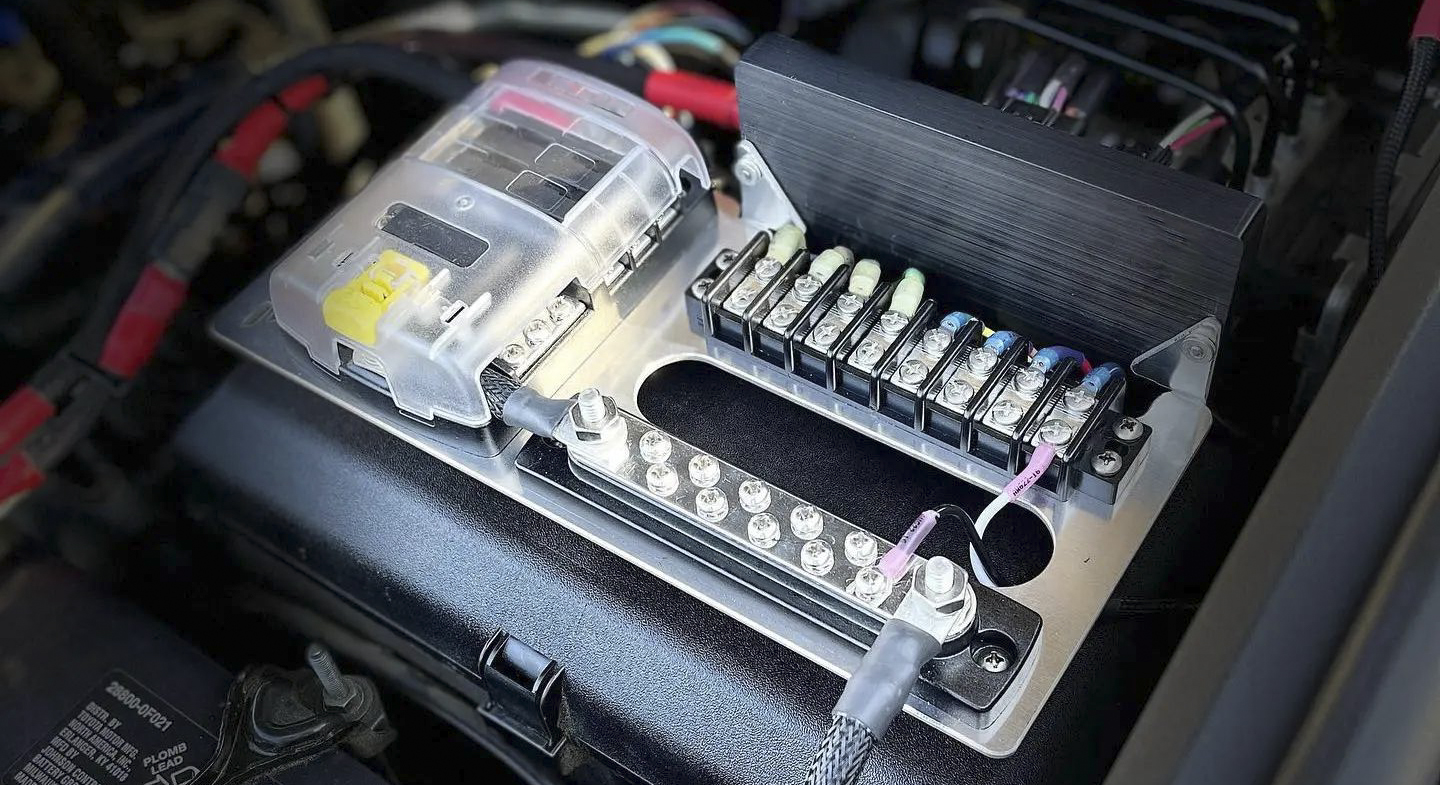 fuse block and busbar in car